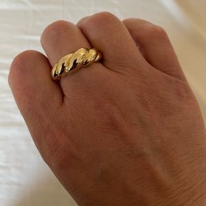 Ana Luisa size 10 gold rope bold ring. In great condition.